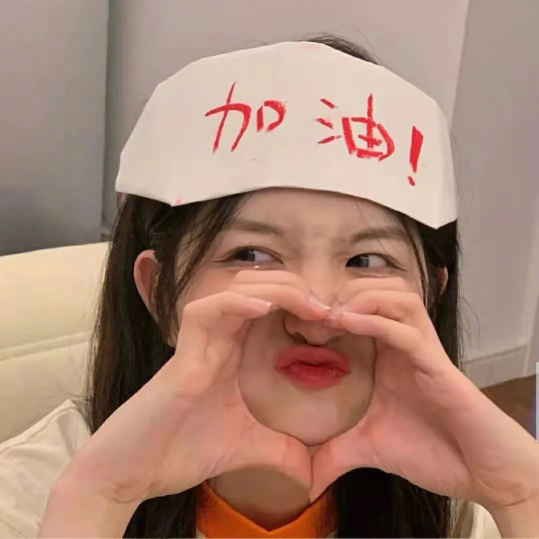 当她换上泳衣